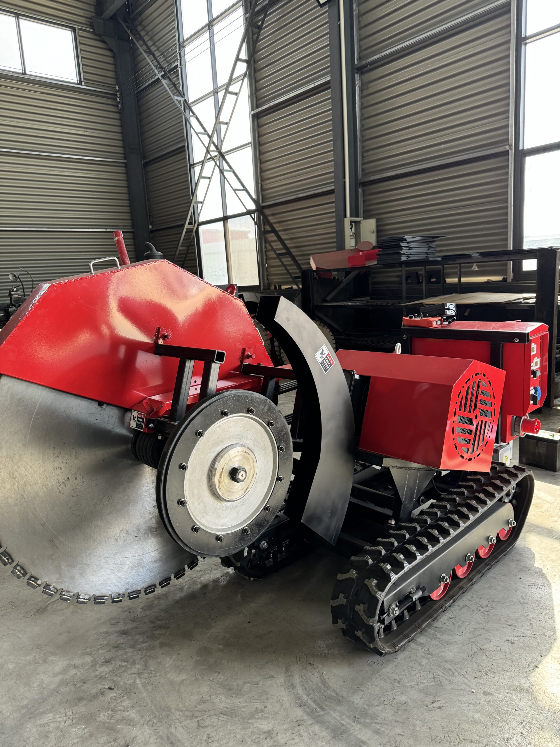 Crawler dual type road saw machine - Image 7