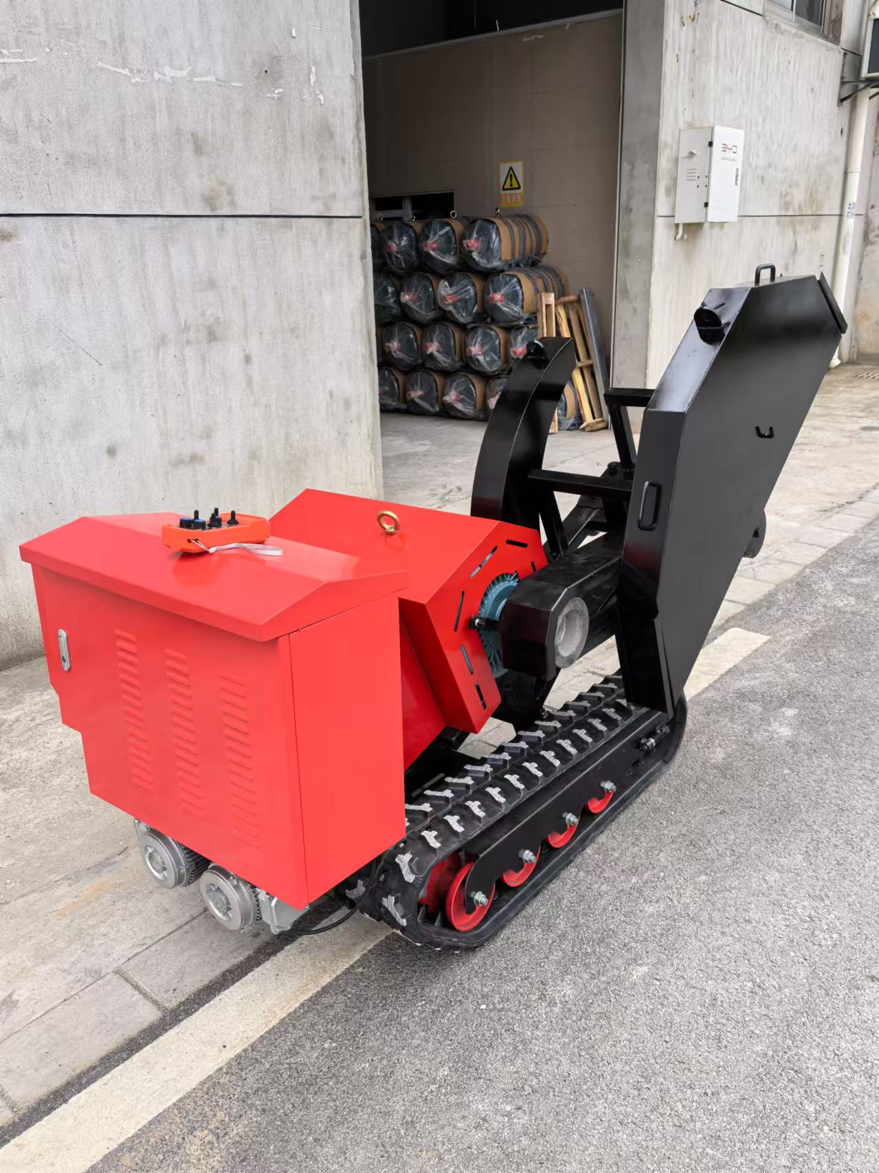 Crawler dual type road saw machine - Image 4