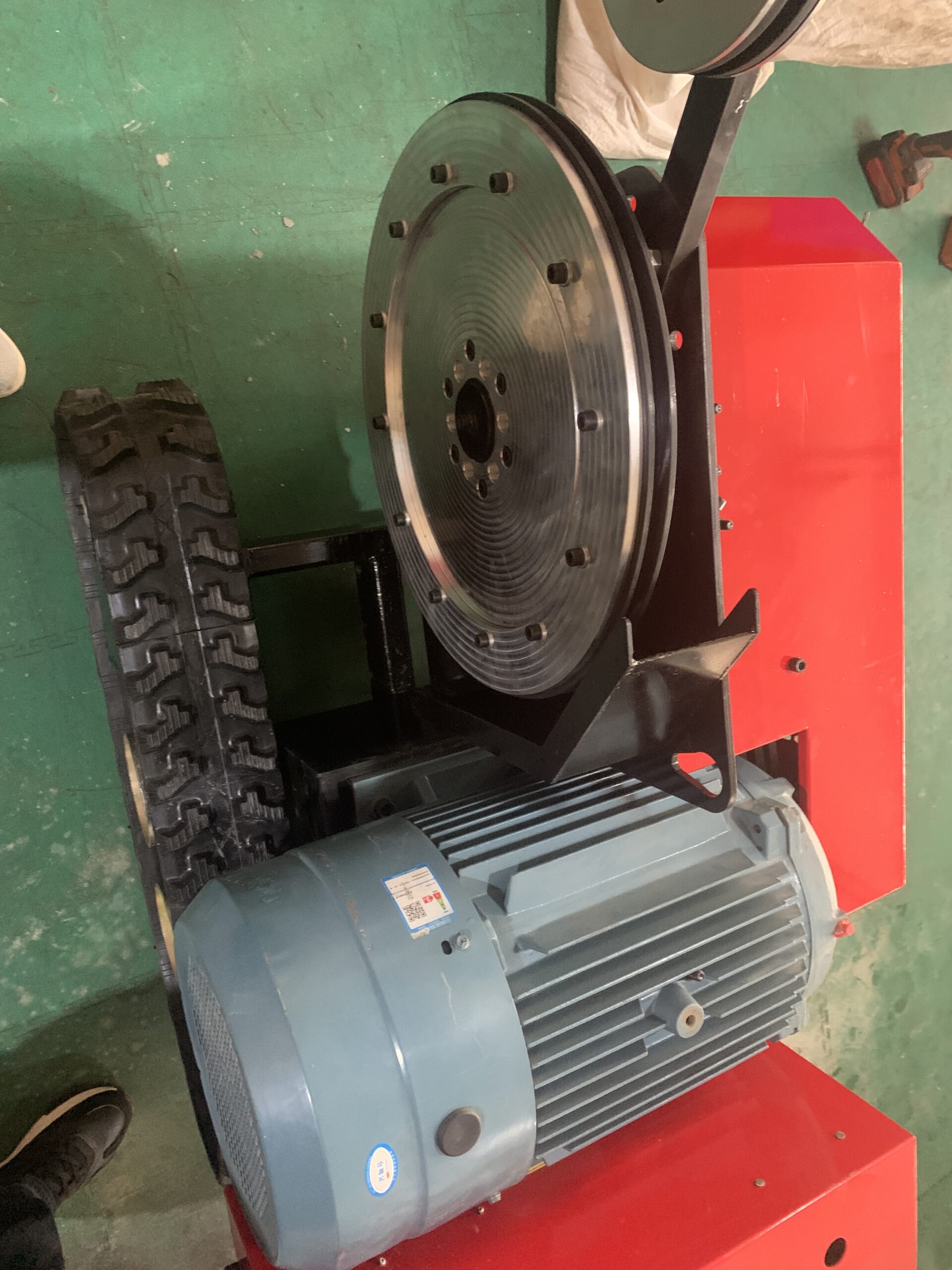 22 kw crawler wire saw machine - Image 8
